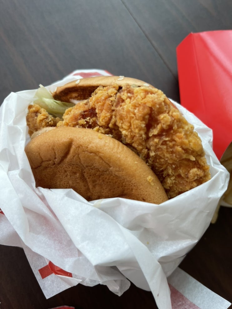 맥도날드 ‘상하이버거’ : 언제 먹어도 맛나 (자두칠러 굿굿)