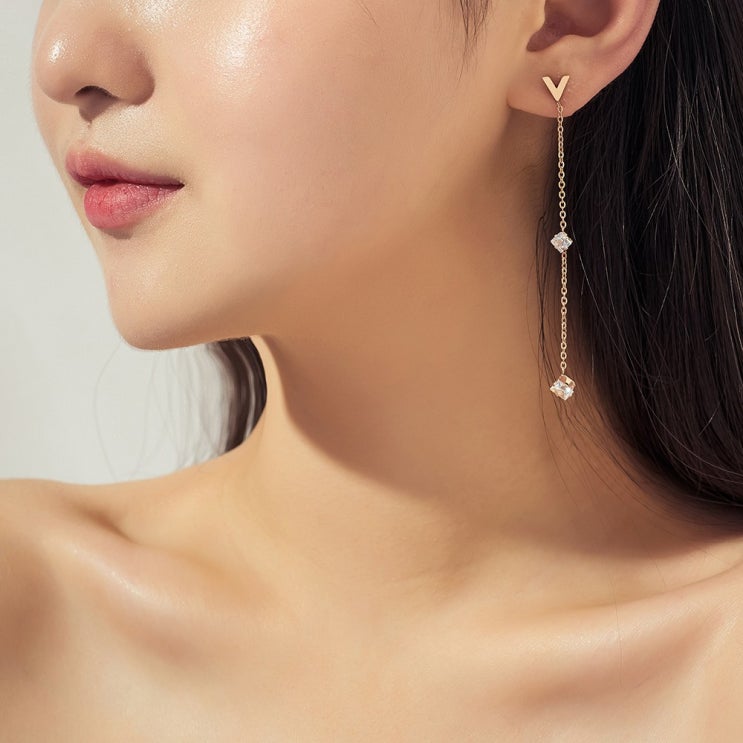 잘나가는 노이드비 써지컬스틸 브이 화이트큐빅 롱드롭귀걸이 좋아요 잘나가는 노이드비 써지컬스틸 브이 화이트큐빅 롱드롭귀걸이 좋아요