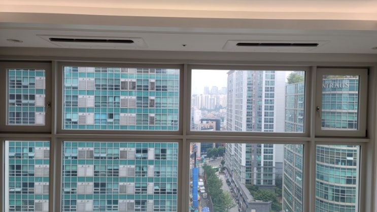  마포kcc웰츠타워 인테리어공정중 에어컨 색바램으로 인한 에어컨케이스 커버 교체,분해청소