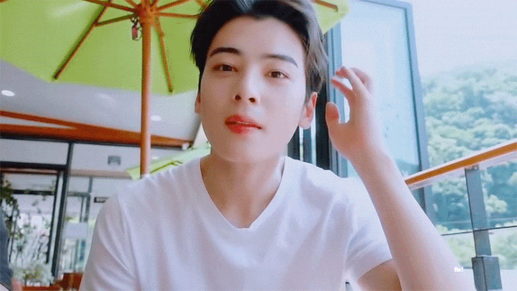 #은우라이크 차은우 드라마 신입사관 구해령 촬영 현장 & 설빙 먹방 움짤! (차은우.GIF) kimraaaaaaa #은우라이크 차은우 드라마 신입사관 구해령 촬영 현장 & 설빙 먹방 움짤! (차은우.GIF) kimraaaaaaa