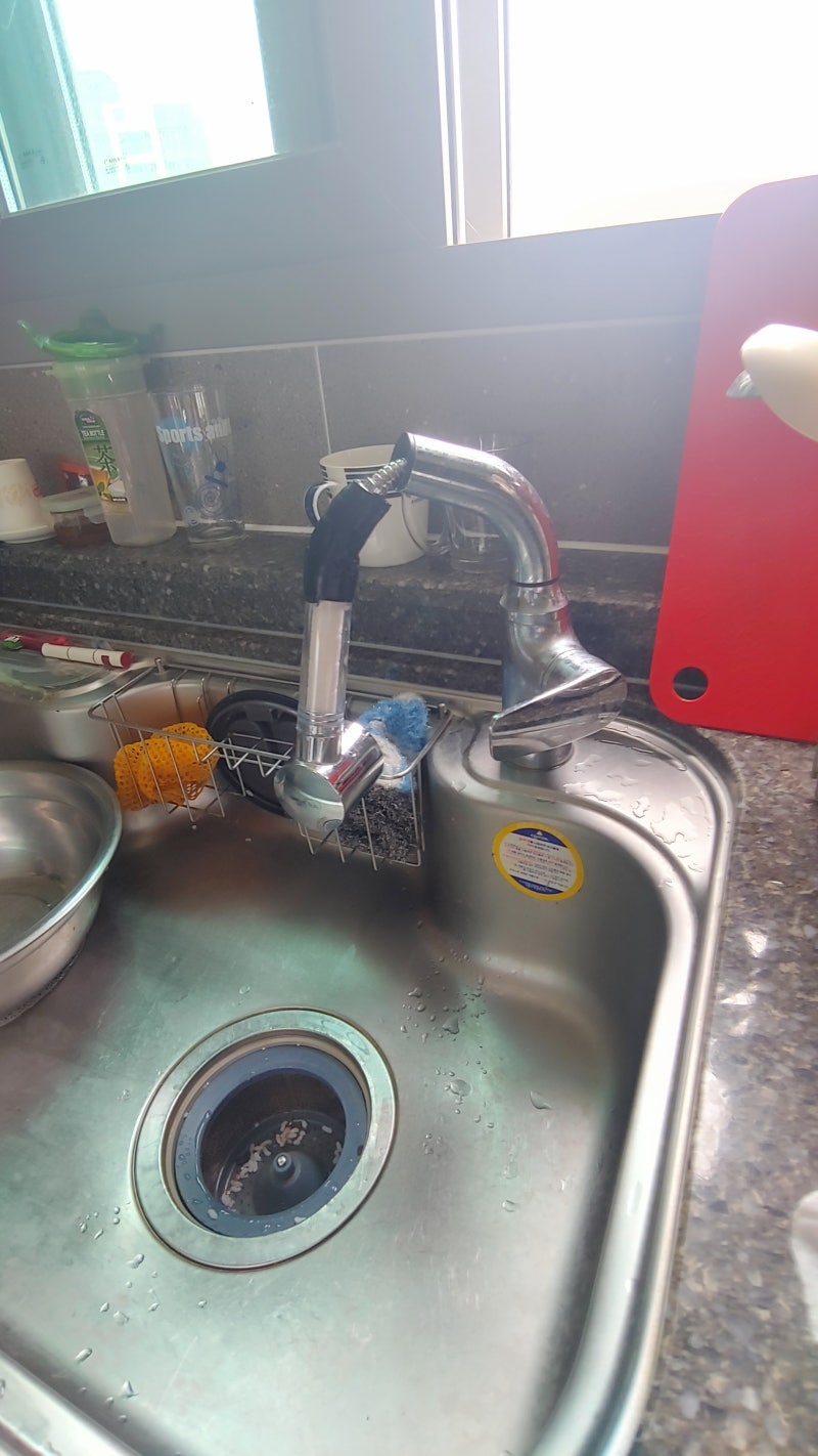 구리싱크대가 막히고 주방 배수구가 막혔을 때 해결방법은 무엇인가요?