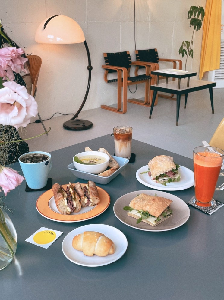  창원사림동카페 윗하우스; 창원신상 브런치카페 With haus