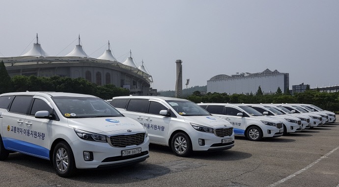 "2시간 전 예약해도 배차 안 돼" 교통약자 이동권 실종된 장애인콜택시 "2시간 전 예약해도 배차 안 돼" 교통약자 이동권 실종된 장애인콜택시