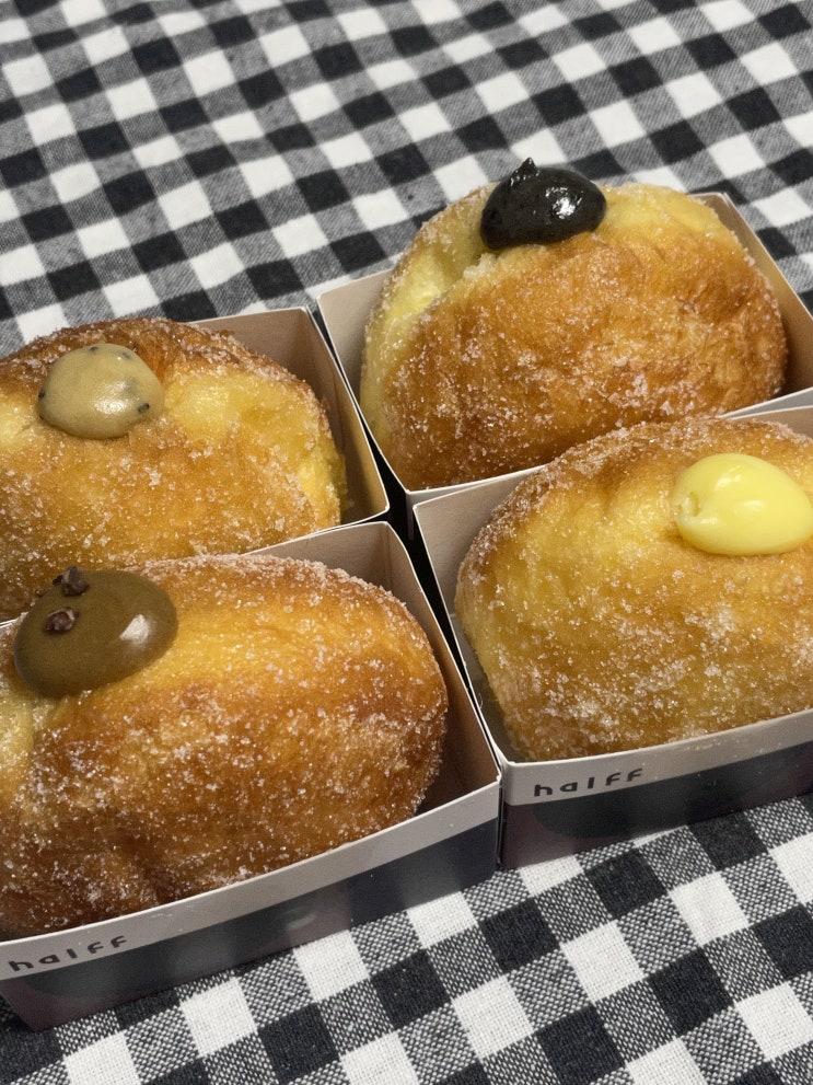  하프커피::신세계백화점 경기점 도넛 후기 흑임자도넛 경기점한정