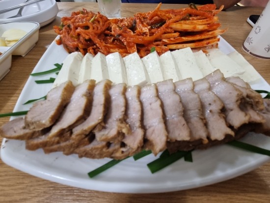 수유역 바지락듬뿍칼국수의 시골김치 보쌈세트 수유역 바지락듬뿍칼국수의 시골김치 보쌈세트