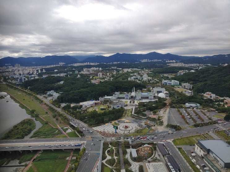 2021년 대전에 오픈한 미래형 신세계백화점-> 대전신세계 아트앤 사이언스 (대전의 새로운 랜드마크 : 하늘공원, 엑스포타워) 2021년 대전에 오픈한 미래형 신세계백화점-> 대전신세계 아트앤 사이언스 (대전의 새로운 랜드마크 : 하늘공원, 엑스포타워)