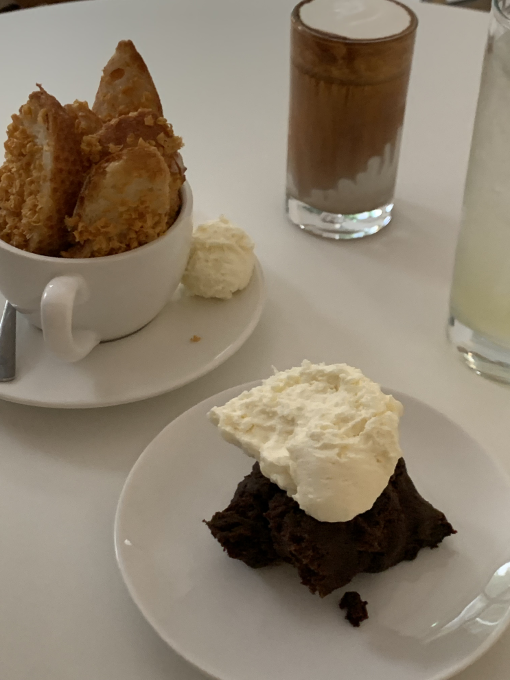  맛있는 디저트가 가득한 릴하우스 카페
