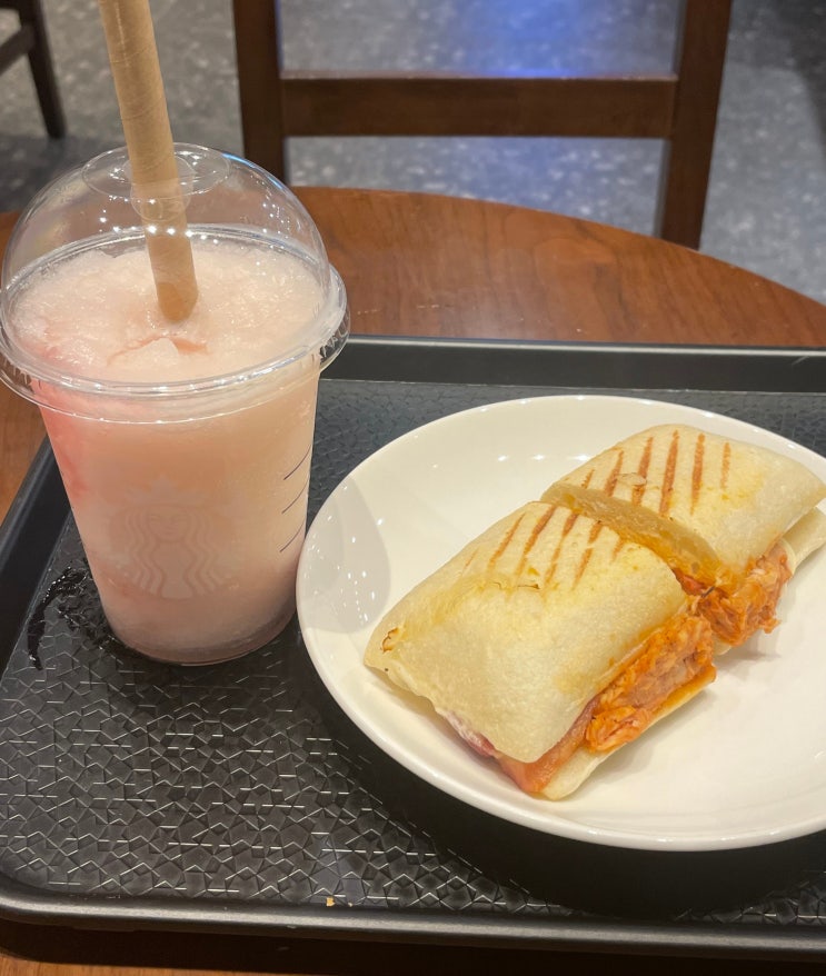  스타벅스 강남대점::기흥구 카페 스타벅스 샌드위치 & 피치레몬 블렌디드