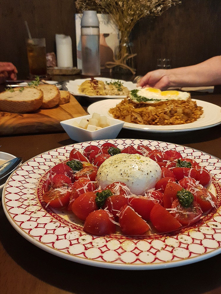  일산맛집. 좁은 골목 숨어있는 일산 모퉁이주방 매력적인 레스토랑 :)
