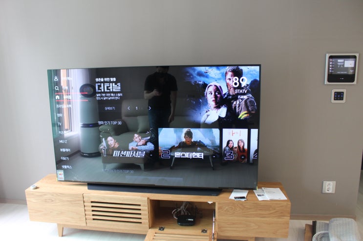  LG 올레드 77인치 (OLED77CXFNA) TV 벽걸이 설치 / 인공지능 셋탑 NUGO 설치 / 선 정리 사례 / HDMI 4K 120Hz