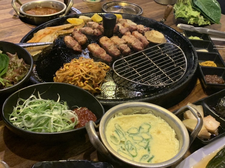 잠실새내 고깃집_화덕고깃간 잠실점 | 솥뚜껑에 굽는 초벌구이 한돈 삼겹살 맛집