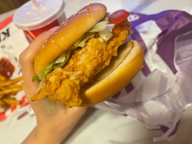  치킨야식이 과하다싶으면 징거버거세트 KFC 신림역