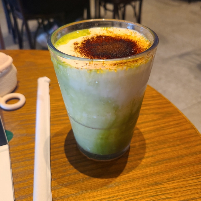  스타벅스 그린글레이즈드크림프라프치노 무슨 맛일까? 신메뉴 도전