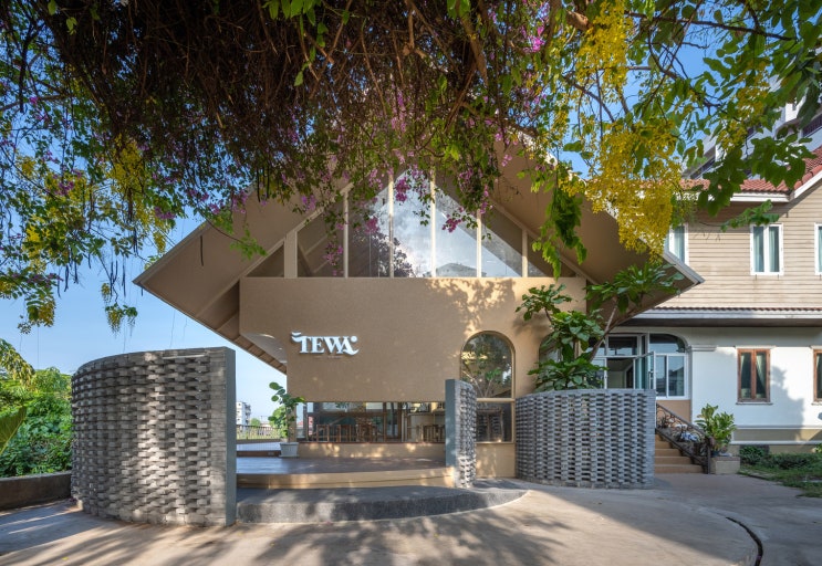 [상업 카페 레스토랑 / 태국의 테와 카페 아유타야 건축 리뷰] Tewa Cafe Ayutthaya / BodinChapa Architects