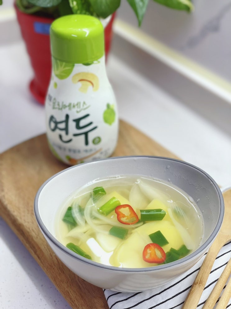  감자국 끓이는법 육수 없이 연두 밑국물로 초간단 쉬운 자취 국물요리 (연두단 4기)