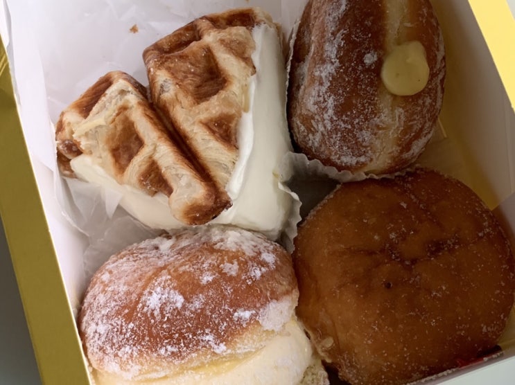  노티드 삼성 처음 먹어본 크로플샌드 맛있다