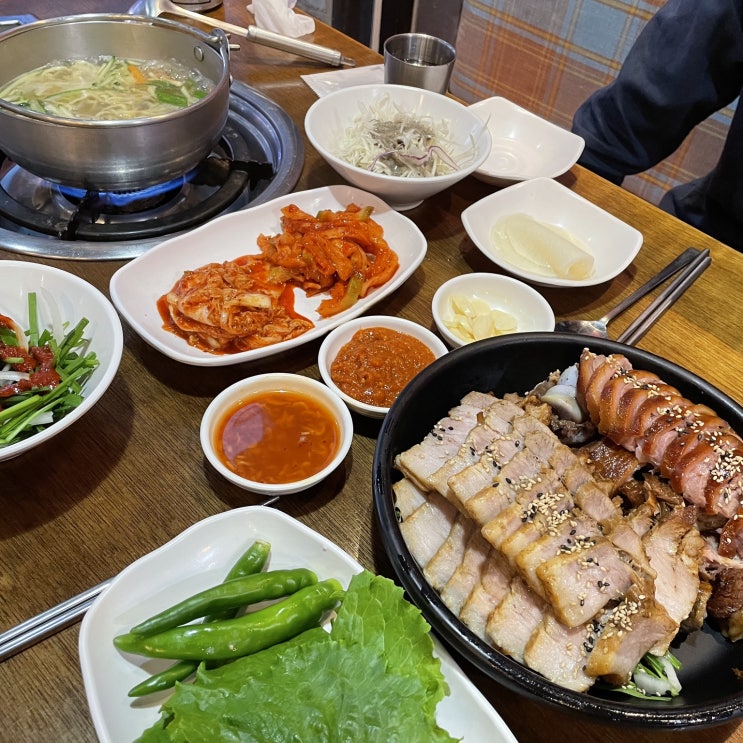  방이동 족발 맛집 홍대칼국수와족발 방이먹자골목점 추천!
