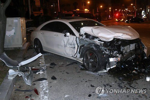 보험금만 54억, 터널 옹벽 충돌 벤츠 교통사고…졸음운전 주장 뒤집은 결정적 단서는 ? 보험금만 54억, 터널 옹벽 충돌 벤츠 교통사고…졸음운전 주장 뒤집은 결정적 단서는 ?
