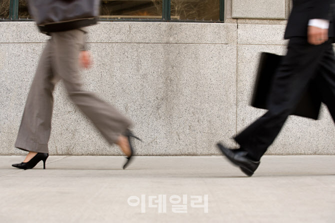 "하루 7500보씩 걸으면 110만원"…이런 보험도 있다 "하루 7500보씩 걸으면 110만원"…이런 보험도 있다