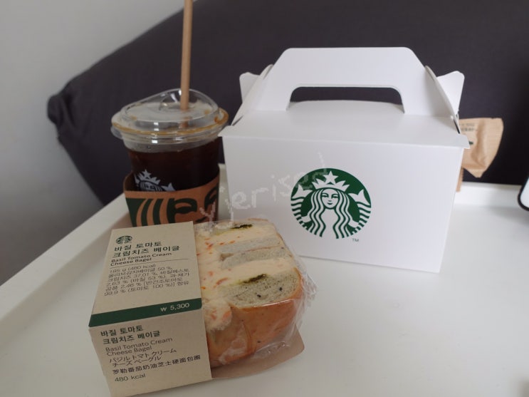  스타벅스 바질토마토베이글, 스타벅스 우유품은 초콜릿크루아상 너무 맛있다