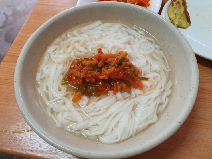  준비물은 여유와 인내심, 괴산 "장연식당"