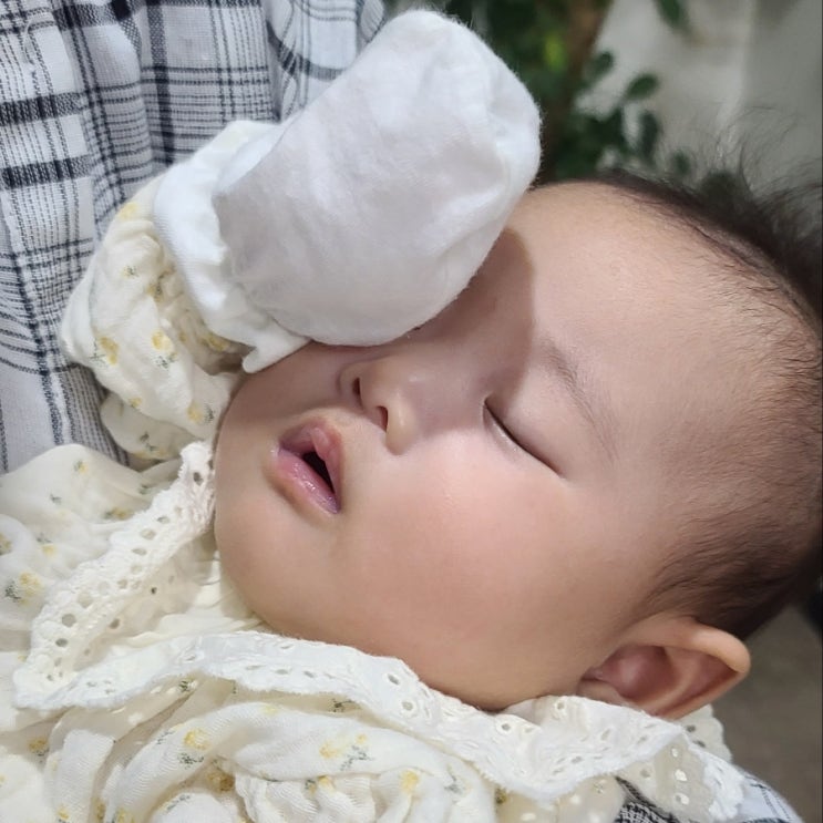  불편한 상황 낯선자리 어색한 오늘 일상