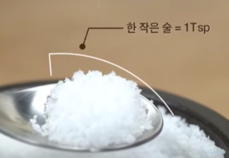소금의 누명 저염 무염이 정말 건강에 좋을까? 다이어트에는 도움이 안되나?하루 섭취양 적정 기준 알아보기 소금의 누명 저염 무염이 정말 건강에 좋을까? 다이어트에는 도움이 안되나?하루 섭취양 적정 기준 알아보기