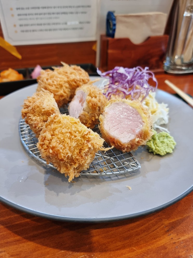  천안 콤폰, 대기줄이 끊이지 않는 돈까스 맛집