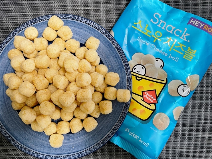  [CU신상 헤이루 스노우 치즈볼] 개봉할때 냄새만 견디면 맛있는 체다치즈볼