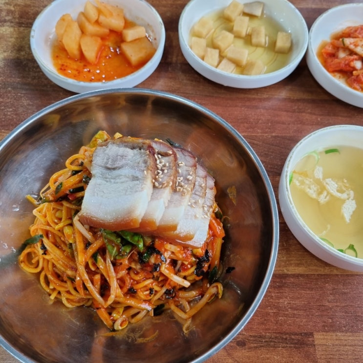  제주 동북부 성산일출봉 근처 고기 비빔국수 맛집 "가시아방"