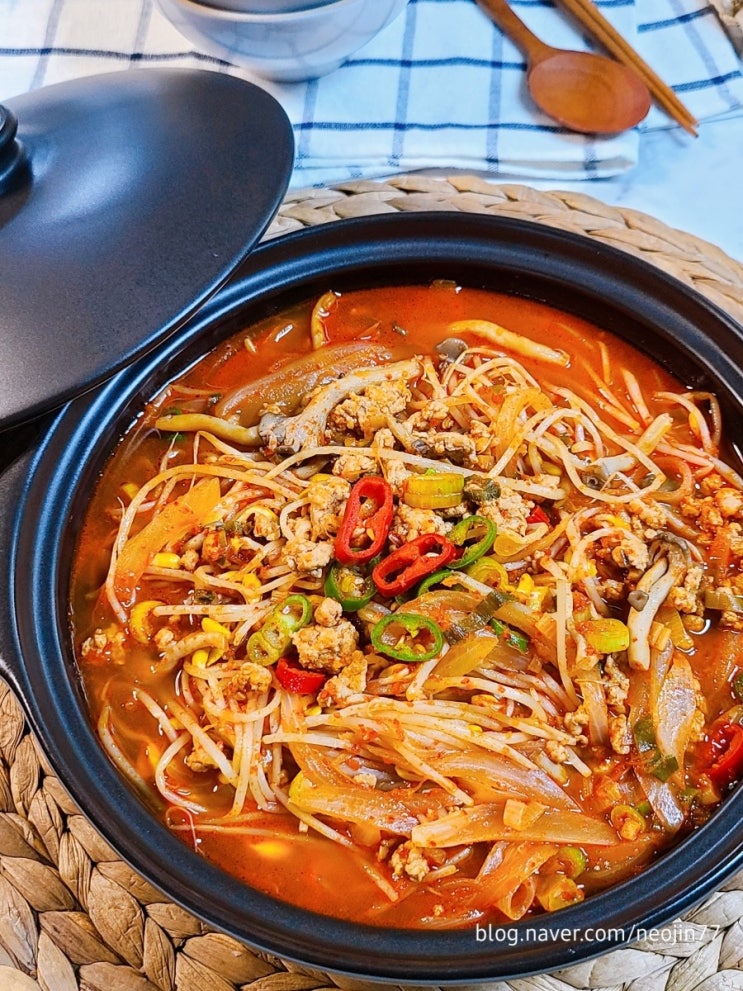 얼큰한국물요리 돼지고기 콩나물찌개 끓이는법 다진돼지고기요리 국물맛 최고 얼큰한국물요리 돼지고기 콩나물찌개 끓이는법 다진돼지고기요리 국물맛 최고