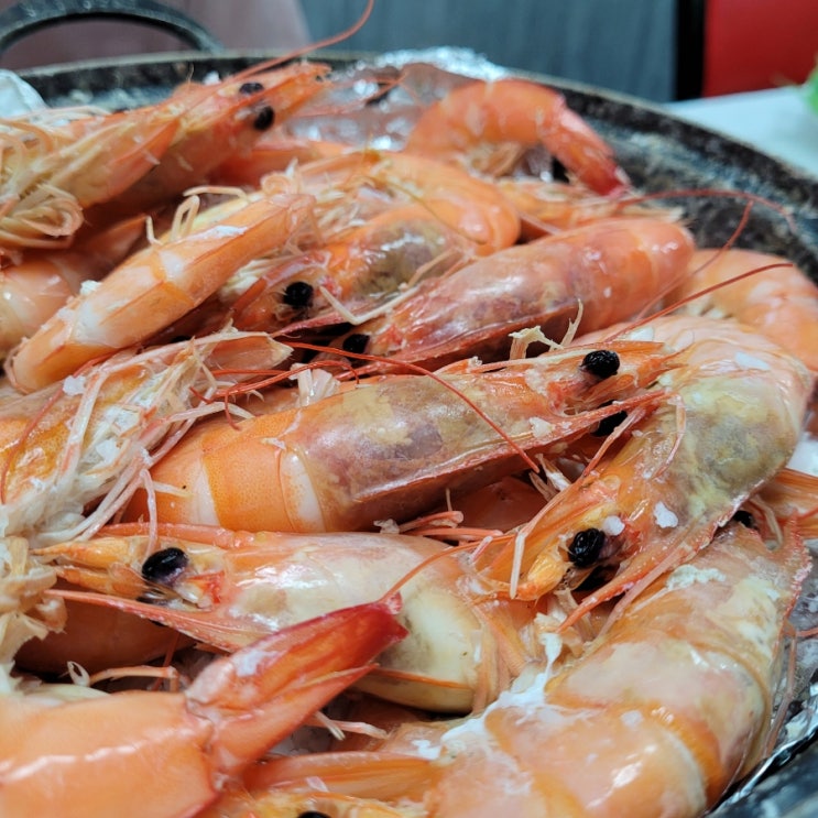  인천 소래포구 종합어시장 맛집 제철 대하 소금구이 먹는 방법