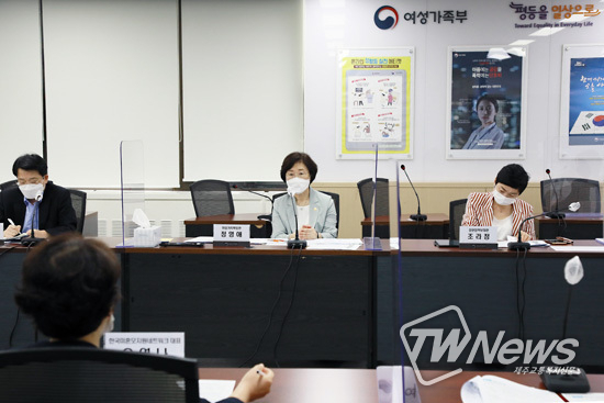 한부모가족 근로소득공제 도입·양육비 인상…복지사각지대 줄인다 한부모가족 근로소득공제 도입·양육비 인상…복지사각지대 줄인다