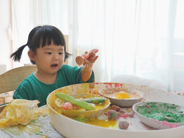  23개월아기 밀가루 반죽 놀이 식용색소 함께하면 더 신나!