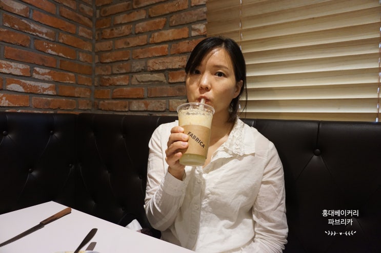  홍대 베이커리 홍대  홍문관 2층  파브리카 빵집 카페