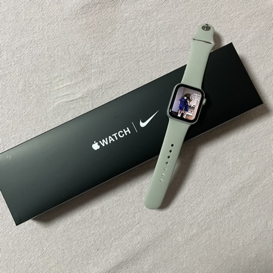  애플워치SE 나이키 에디션  실버 40mm 선물받은 후기:)