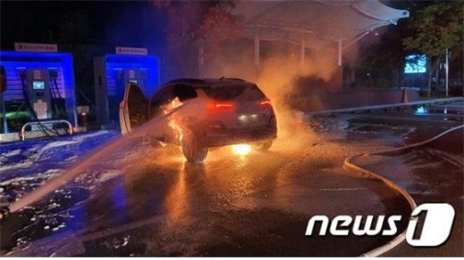 '폭발·감전’ 배터리 보상하는 전기차보험… 보험료 상승 부메랑? '폭발·감전’ 배터리 보상하는 전기차보험… 보험료 상승 부메랑?