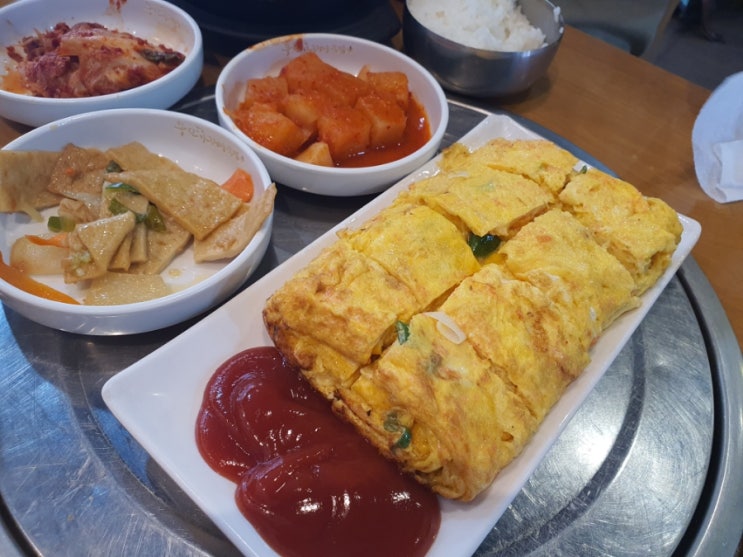 사당역 - 부산아지매국밥