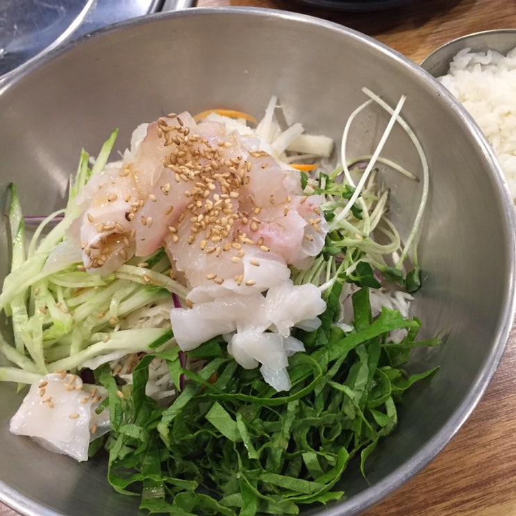  곰수산 회덮밥 8000