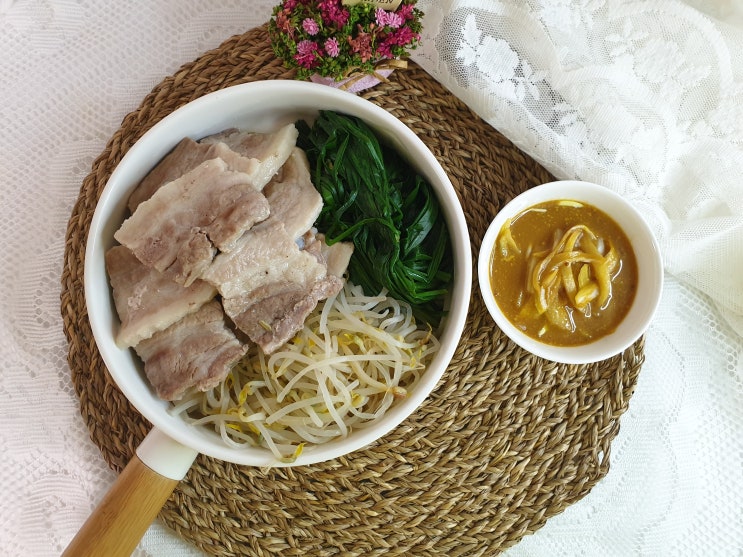  돼지고기 삼겹살찜 만드는 법 간단한 고기집 양파소스까지