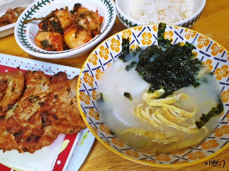 [오늘 뭐 먹지?] 새해 첫 떡국!! 고기없어서 닭으로 만든 닭계장떡국 맛있다!!