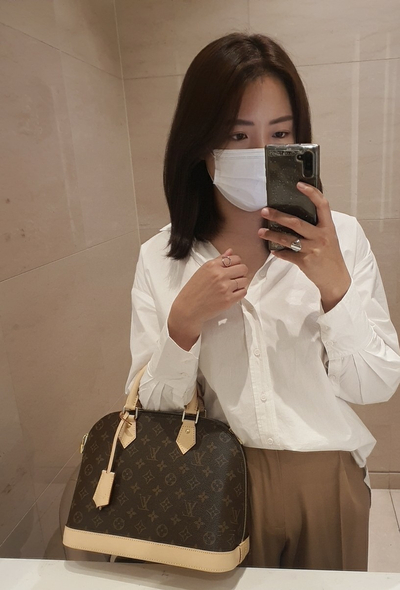  루이비통 알마 bb pm 착샷