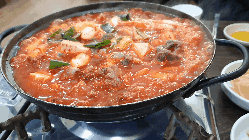  영도에서 한우스지김치찌개 먹었어요