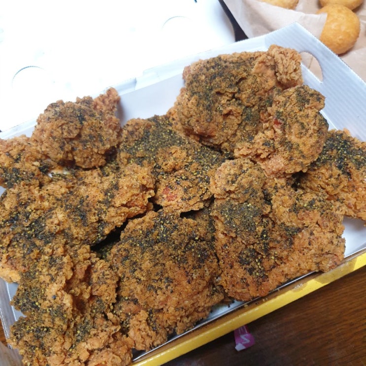  비비큐치킨(핫 황금올리브 블랙페퍼, 치즈볼)
