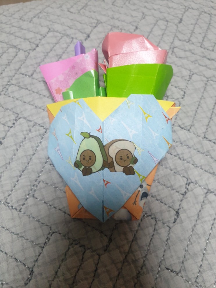  색종이로 만든 꽃
