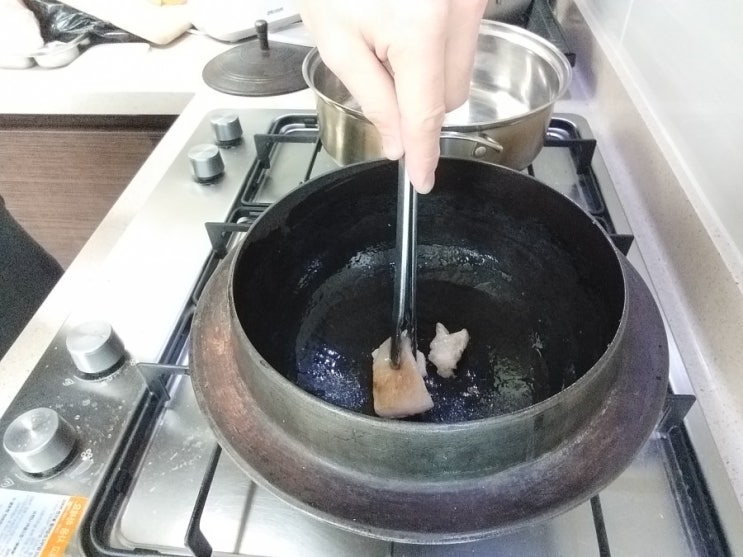  가마솥에 돼지고기 두루치기 하다가 고기가 너무 많았네요!