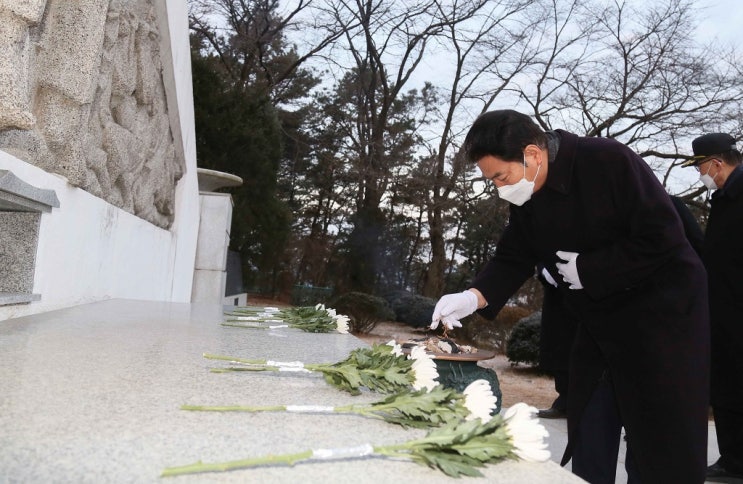 백군기 용인시장, 2021년 새해 현충탑 참배