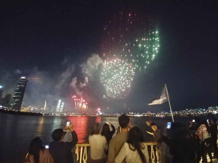 한강 유람선에서 관람한 여의도 불꽃축제 !!