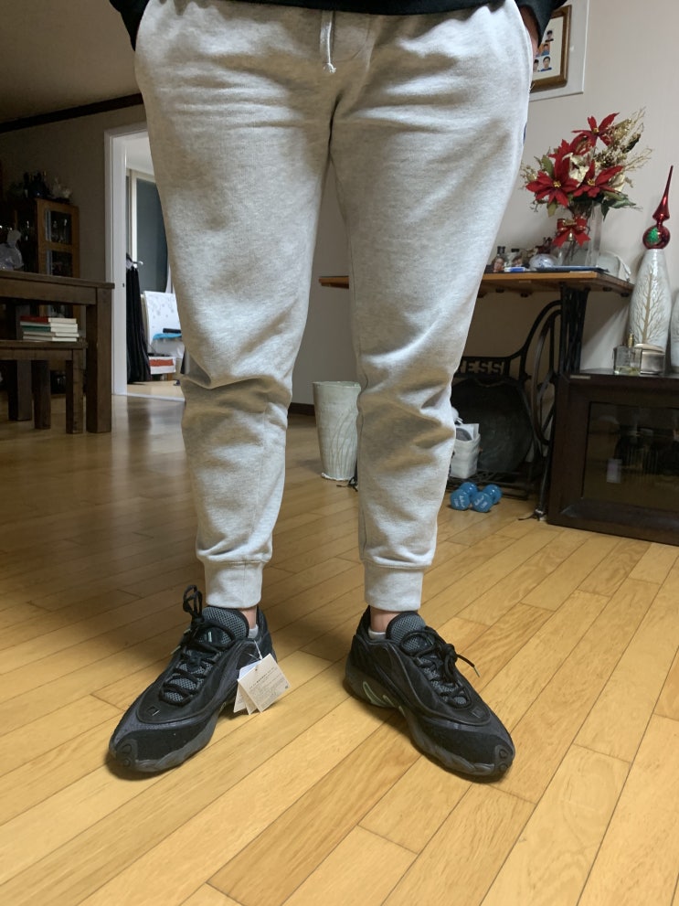  아디다스 운동화 FYW98 트리플 블랙 제품 리뷰