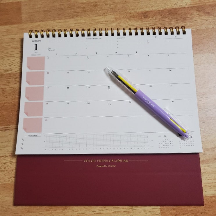 프레스 라인이 있는 달력 _ color days calendar 구매 후기